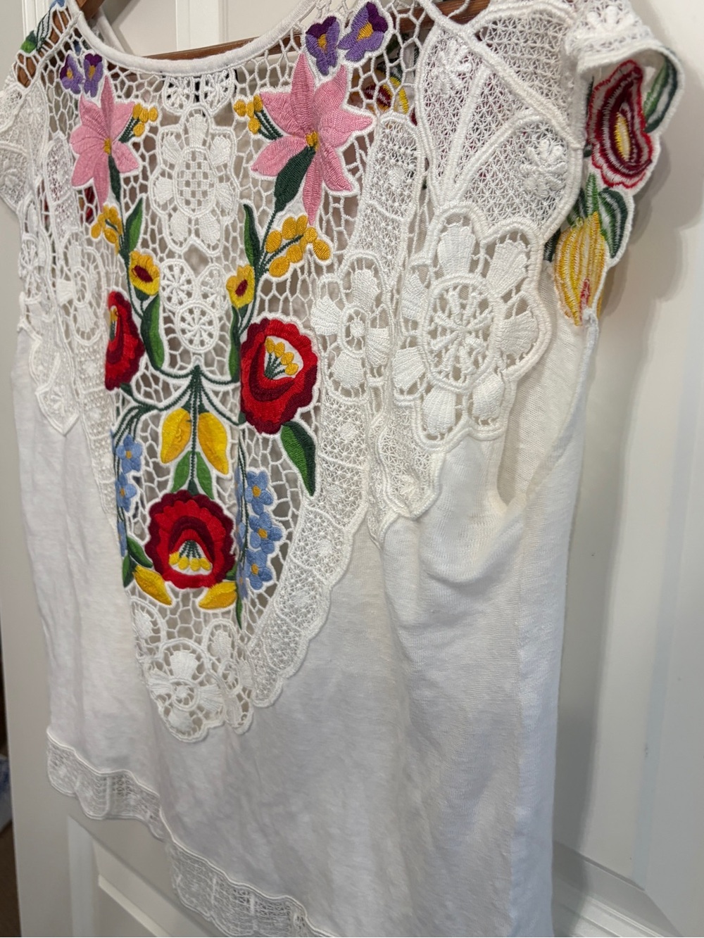 Gorgeous size L Generation Love White linen Embroidered top with lace detail. - Picture 4 of 7